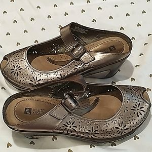 White Mountain Miso Peep Toe Sandals